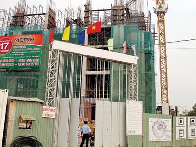 Nghịch lý cung - cầu thị trường bất động sản TP. HCM